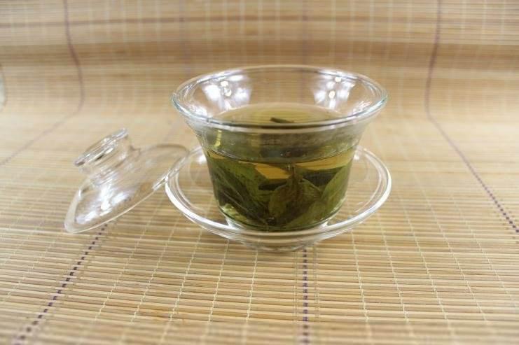 五加茶常服可使中老年人身体强壮,颜面润泽功